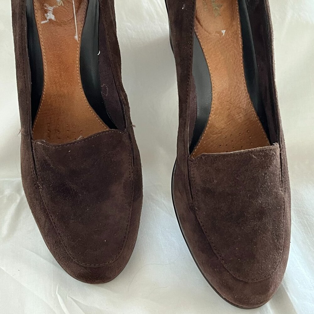 beautiful Clarks Artisan wedge/pumps - brown suede uppers - 10M